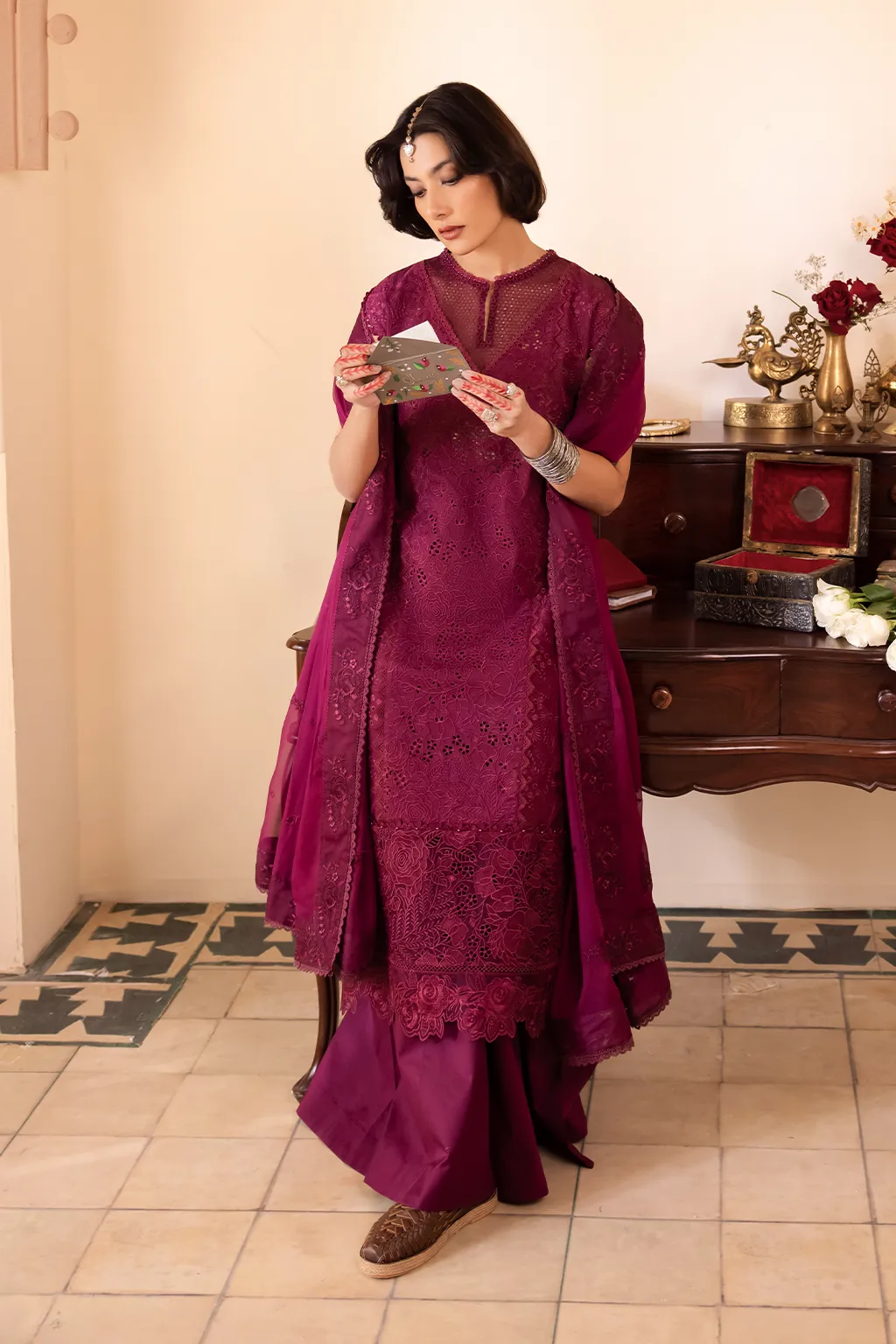 Iznik Nani Ka Ghar Eid Lawn Collection – NKG-11 Embroidered Lawn
