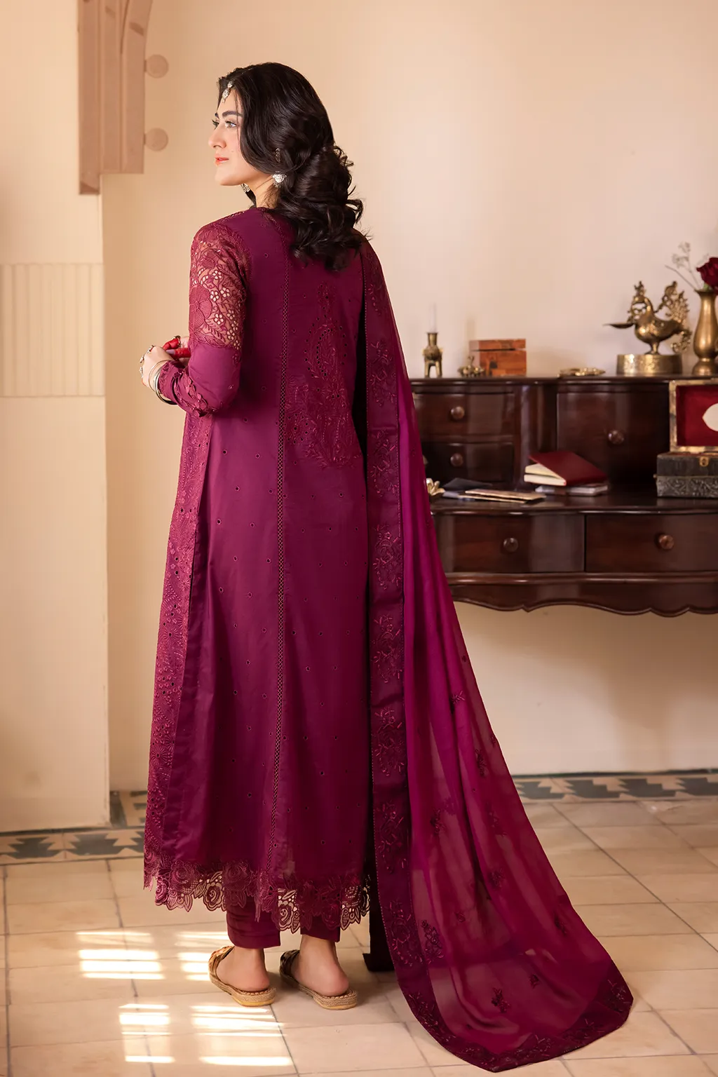 Iznik Nani Ka Ghar Eid Lawn Collection – NKG-11 Embroidered Lawn